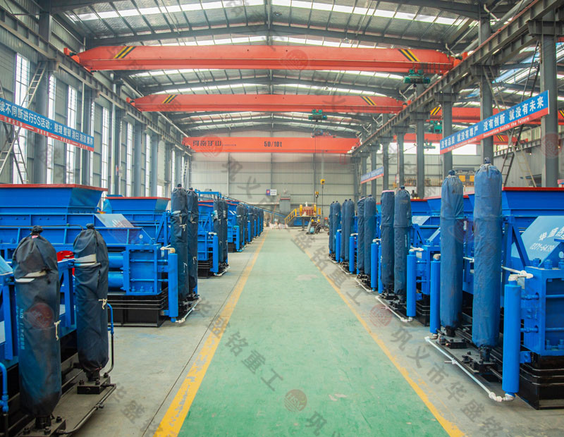 處理建筑廢料用什么設(shè)備？破碎紅磚用雙齒輥破碎機(jī)好嗎？