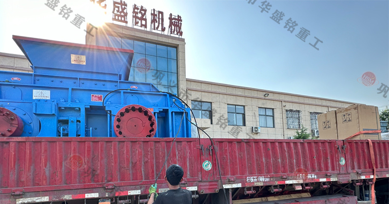 鐵礦石液壓對(duì)輥破碎機(jī)的維護(hù)成本如何？工作原理是什么？